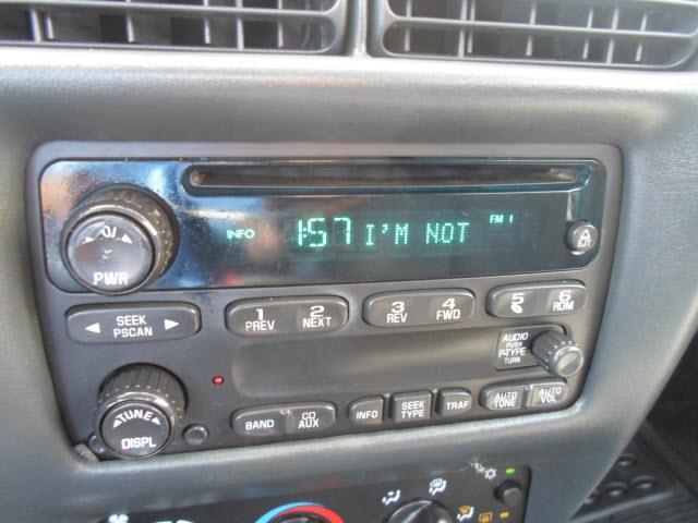 Chevrolet Cavalier 2004 photo 2