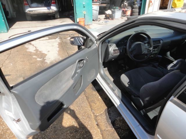 Chevrolet Cavalier 2004 photo 3