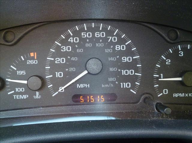 Chevrolet Cavalier 2004 photo 2