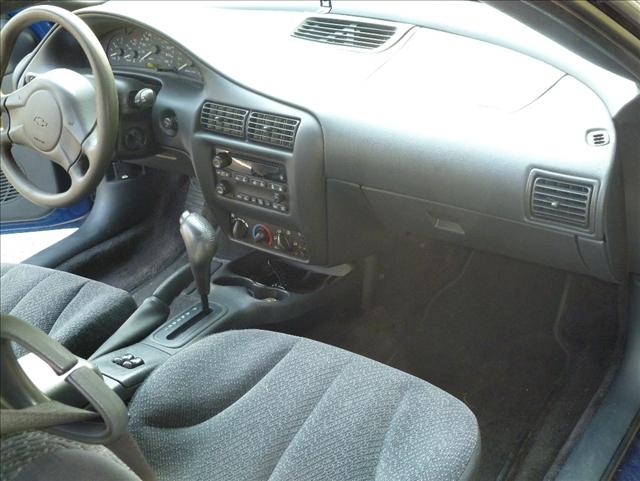 Chevrolet Cavalier 2004 photo 3