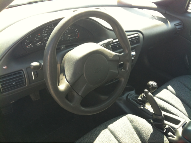 Chevrolet Cavalier 2004 photo 3