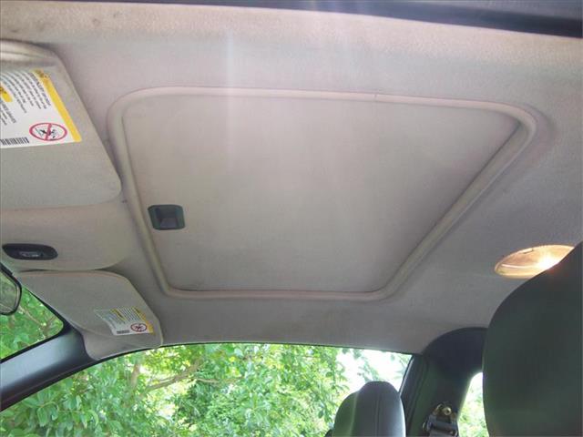 Chevrolet Cavalier 2004 photo 2