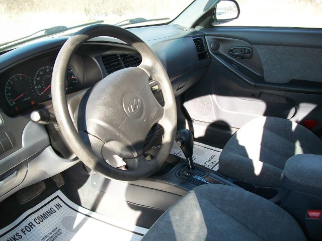 Chevrolet Cavalier 2004 photo 2