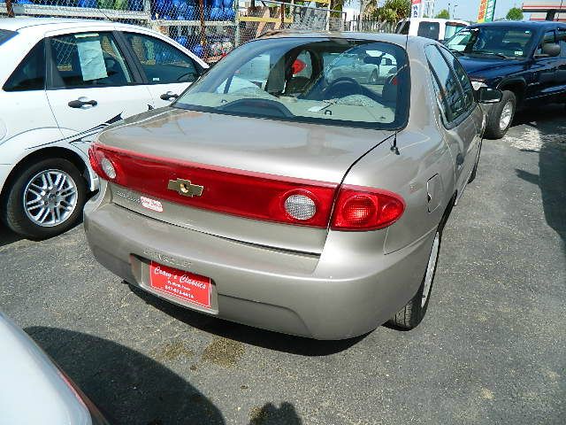 Chevrolet Cavalier 2004 photo 1