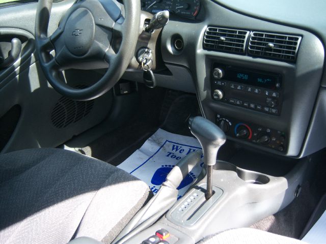 Chevrolet Cavalier 2004 photo 2