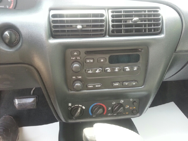 Chevrolet Cavalier 2005 photo 2