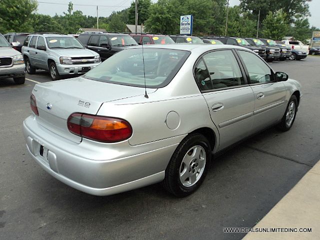 Chevrolet Classic 2004 photo 2