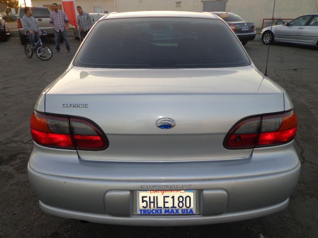 Chevrolet Classic 2004 photo 3