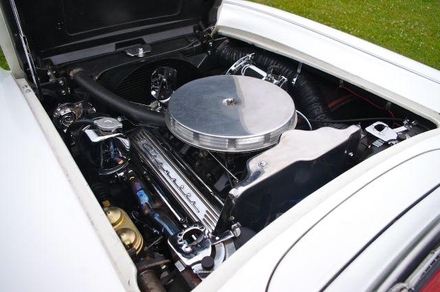 Chevrolet Corvette 1961 photo 8