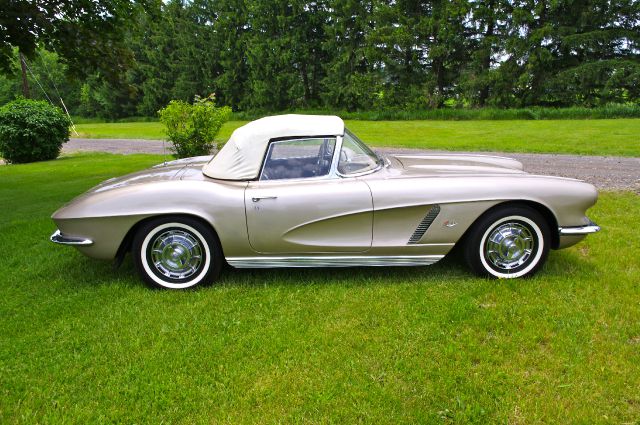 Chevrolet Corvette 1962 photo 9