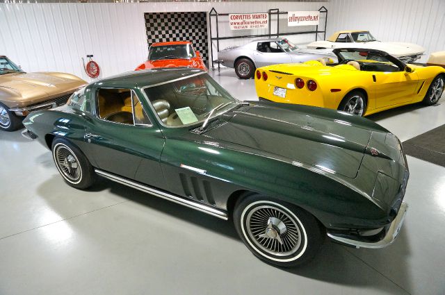 Chevrolet Corvette 323i Automatic 4DR Coupe