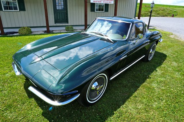 Chevrolet Corvette 1965 photo 3