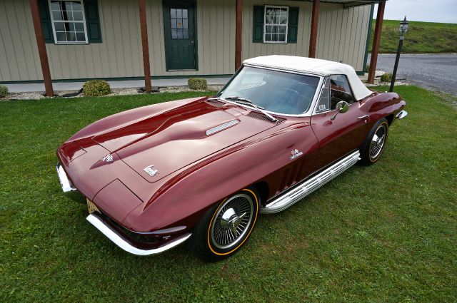 Chevrolet Corvette 1966 photo 1