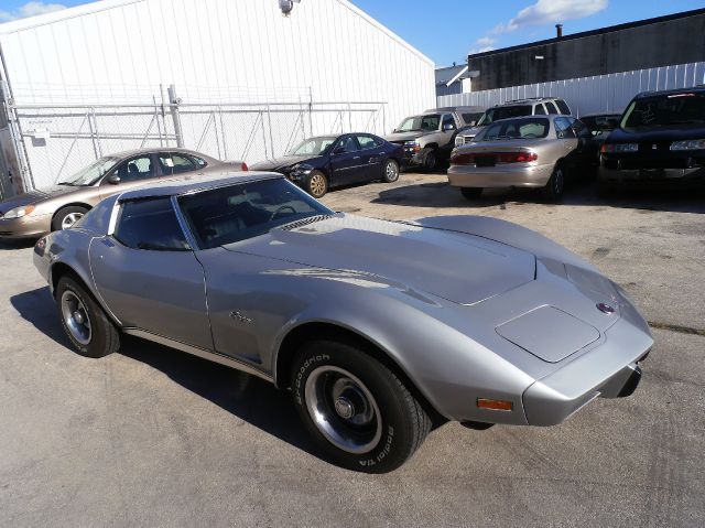 Chevrolet Corvette 1975 photo 1