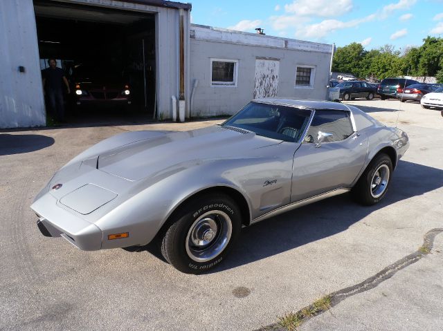 Chevrolet Corvette 1975 photo 4