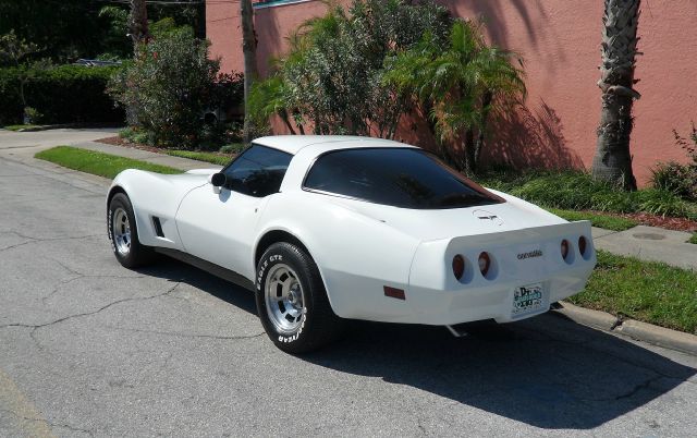 Chevrolet Corvette 1980 photo 2
