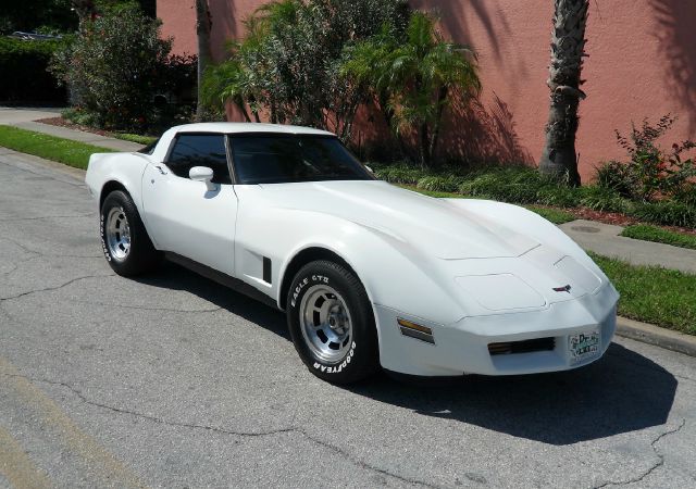 Chevrolet Corvette 1980 photo 3