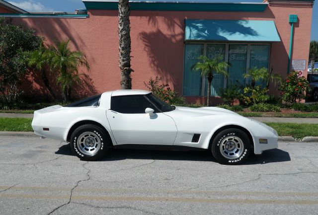 Chevrolet Corvette 1980 photo 4