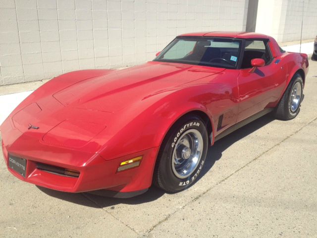 Chevrolet Corvette 1981 photo 2