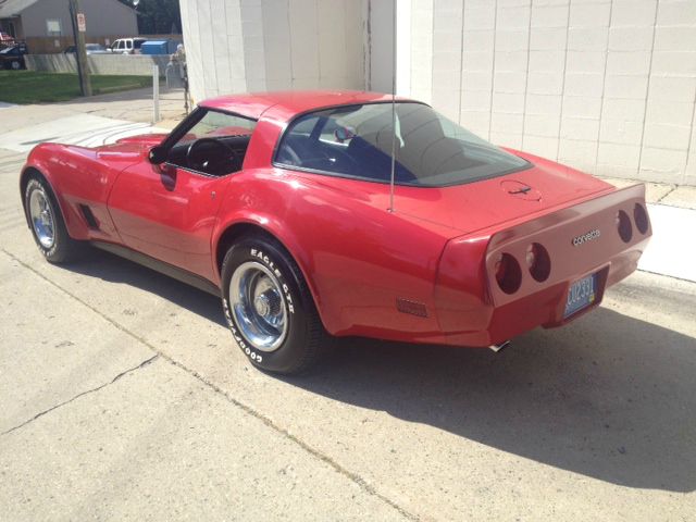 Chevrolet Corvette 1981 photo 4