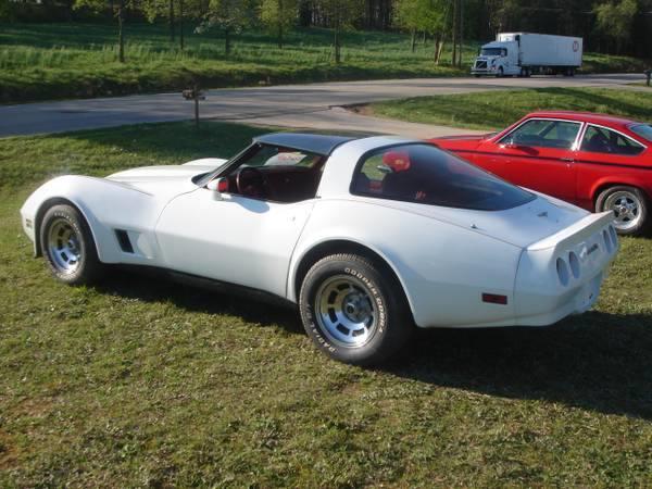 Chevrolet Corvette 1981 photo 2