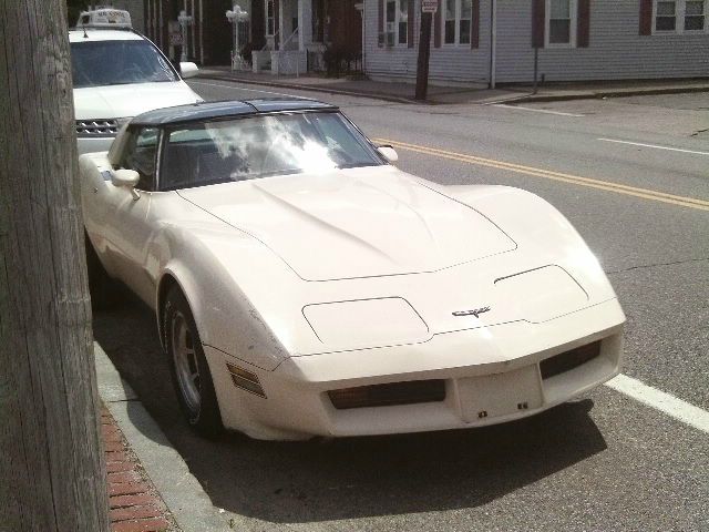 Chevrolet Corvette 1981 photo 2