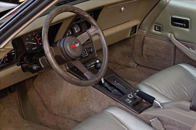 Chevrolet Corvette 1982 photo 10