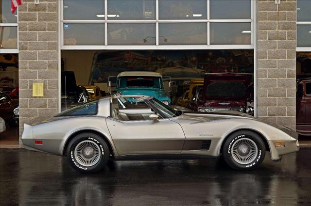 Chevrolet Corvette 1982 photo 14