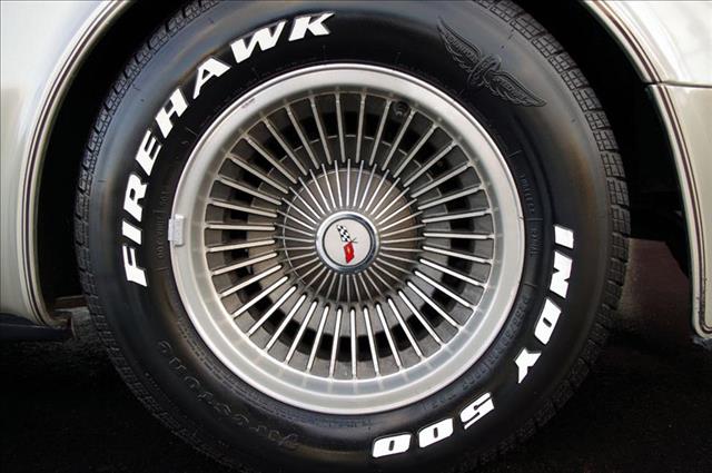 Chevrolet Corvette 1982 photo 8