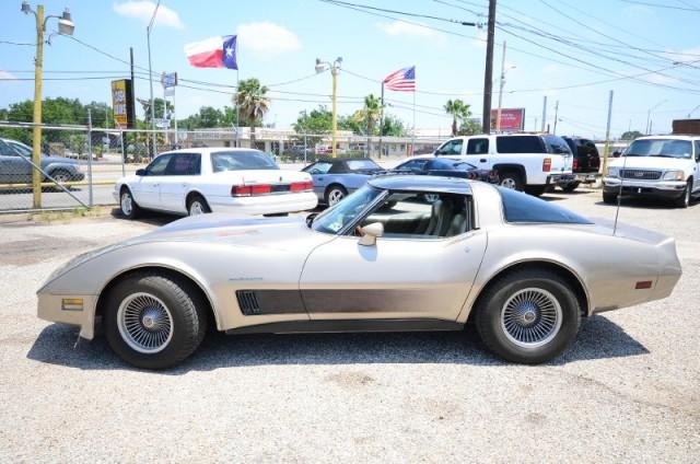 Chevrolet Corvette 1982 photo 1