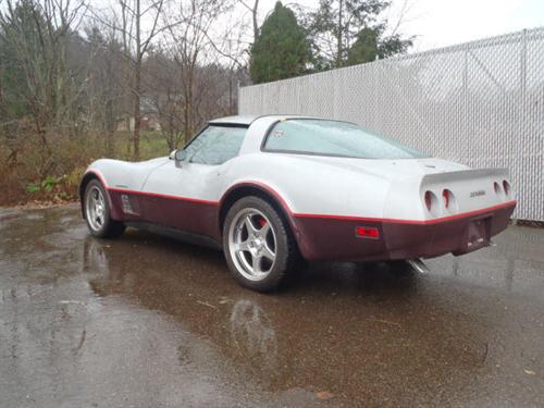 Chevrolet Corvette 1982 photo 2