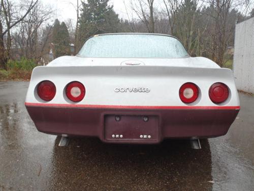 Chevrolet Corvette 1982 photo 3