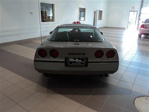 Chevrolet Corvette 1985 photo 3