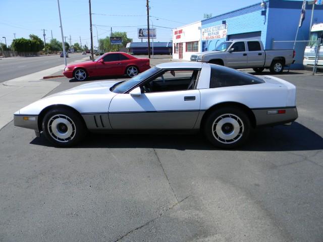 Chevrolet Corvette 1985 photo 1
