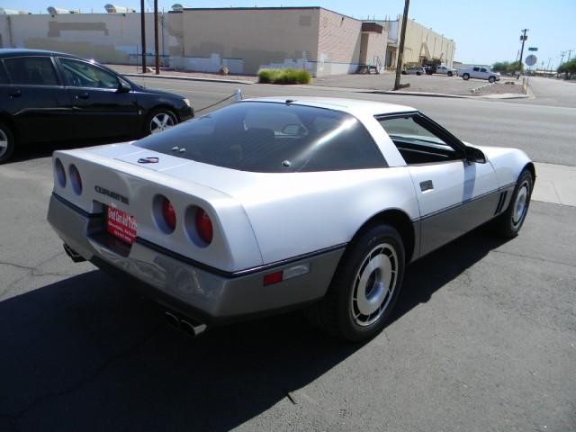 Chevrolet Corvette 1985 photo 4