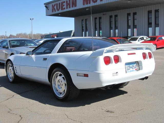 Chevrolet Corvette 1990 photo 1