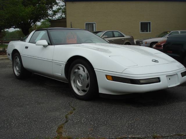 Chevrolet Corvette Base Coupe