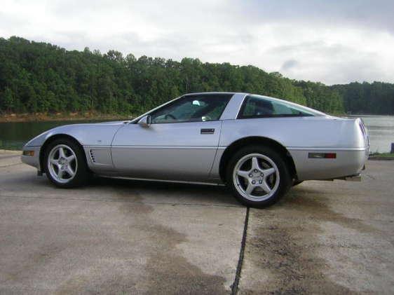 Chevrolet Corvette Base Coupe