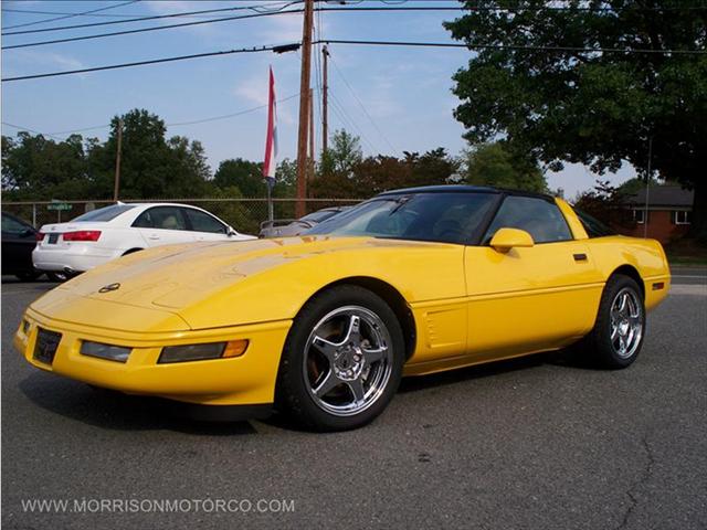 Chevrolet Corvette Base Coupe