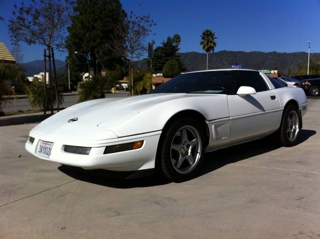 Chevrolet Corvette Base Coupe