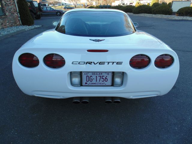 Chevrolet Corvette 2000 photo 3