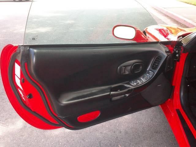 Chevrolet Corvette 2000 photo 1