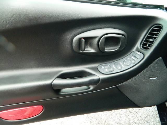 Chevrolet Corvette 2001 photo 2