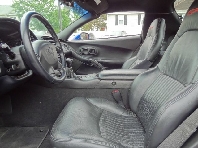 Chevrolet Corvette 2002 photo 16