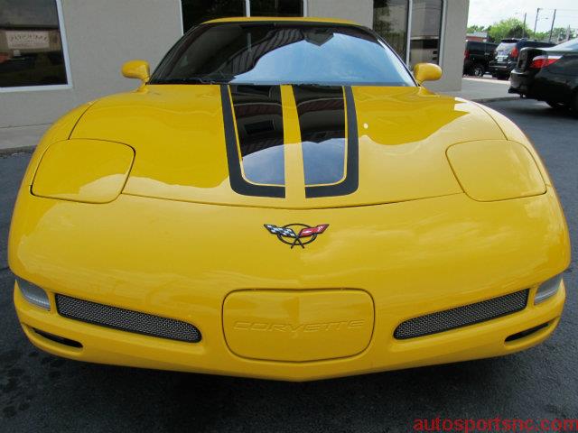 Chevrolet Corvette 2002 photo 12