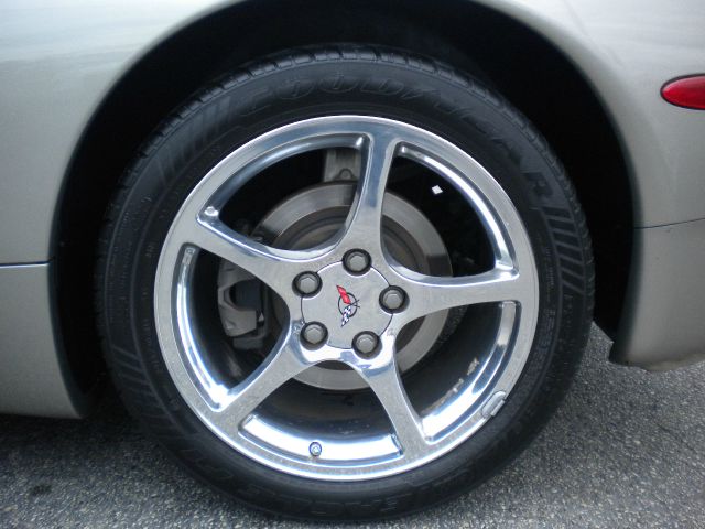 Chevrolet Corvette 2002 photo 2