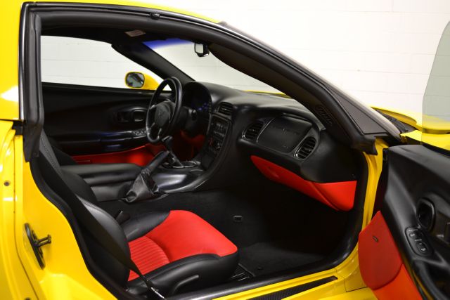 Chevrolet Corvette 2003 photo 2