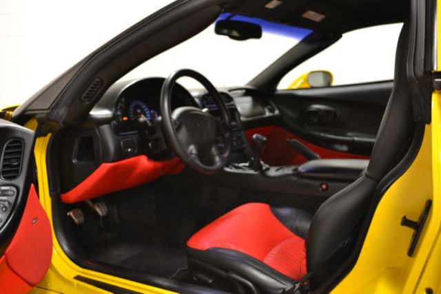 Chevrolet Corvette 2003 photo 4