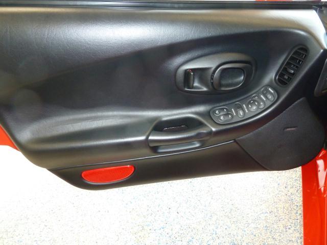 Chevrolet Corvette 2004 photo 3