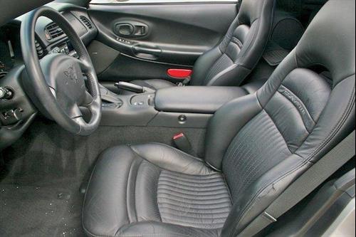 Chevrolet Corvette 2004 photo 2